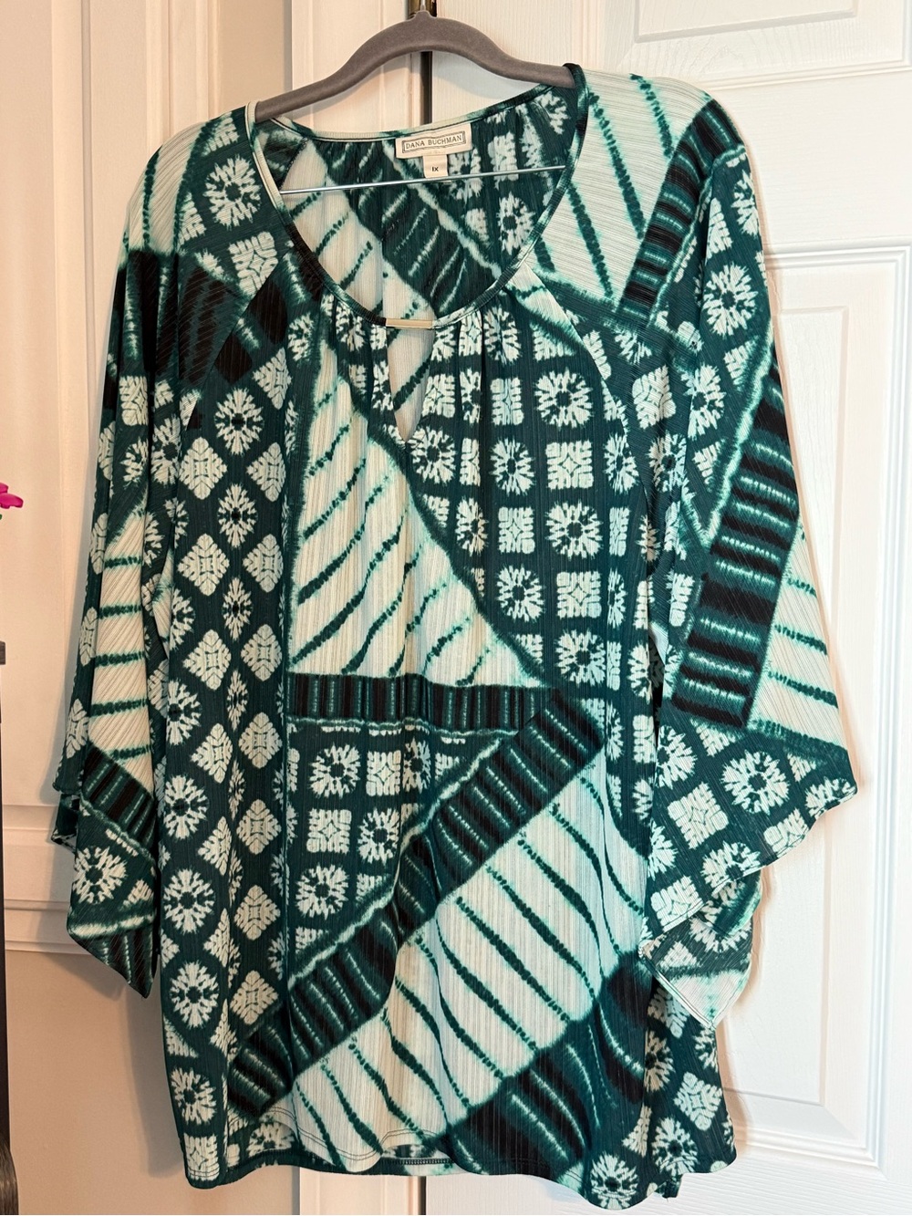 Dana Buchman Green & White Geometric Tunic Top